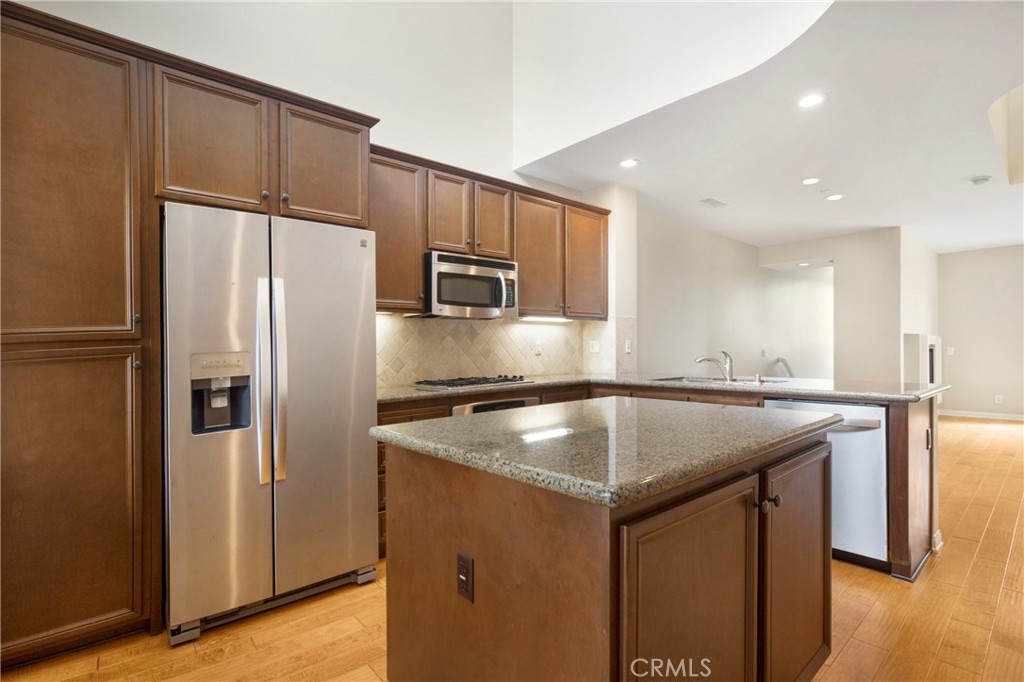 vANTIS - Residential Lease