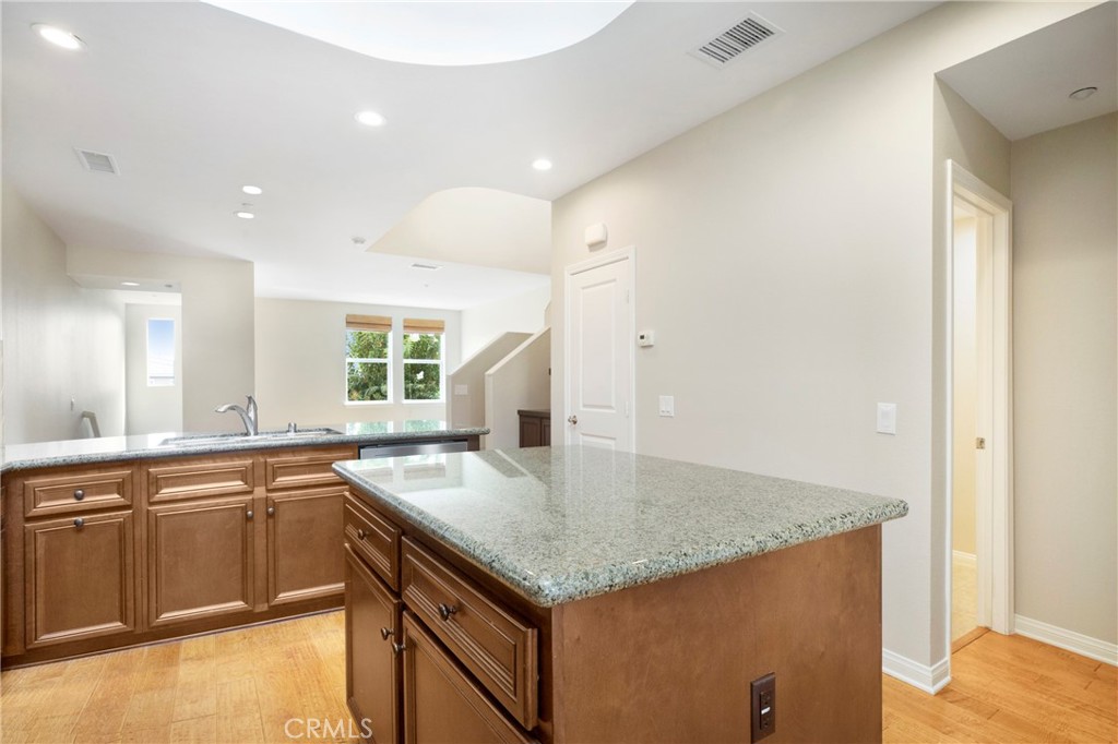 vANTIS - Residential Lease