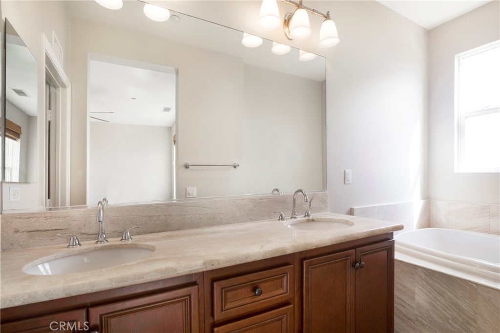 vANTIS - Residential Lease