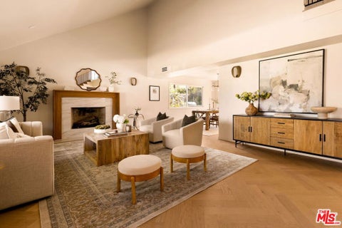 Photo of 22460 Cairnloch Street, Calabasas, CA 91302 (MLS # 26102303)