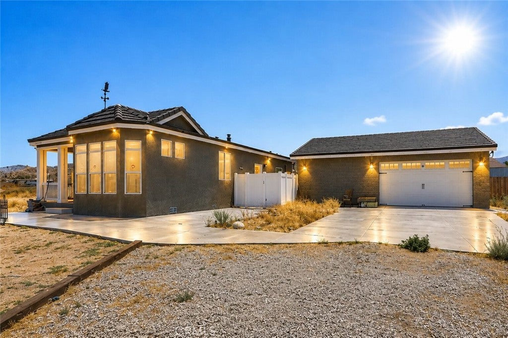 11152 E Avenue V12