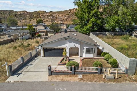 Photo of 29721 Hunstock St, Castaic, CA 91384 (MLS # SR26027232)