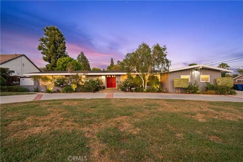 Photo of 11240 Encino Avenue, Granada Hills, CA 91344 (MLS # SR26130347)