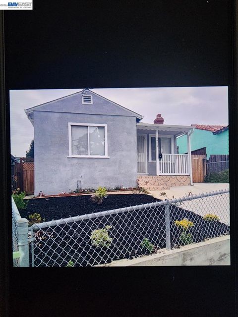 Photo of 2421 96Th Ave, Oakland, CA 94603 (MLS # 41133011)