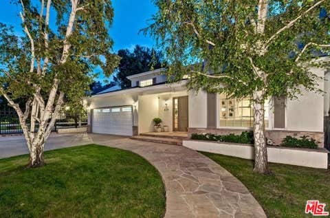 Photo of 4135 Nagle Avenue, Los Angeles, CA 91423 (MLS # 26875483)