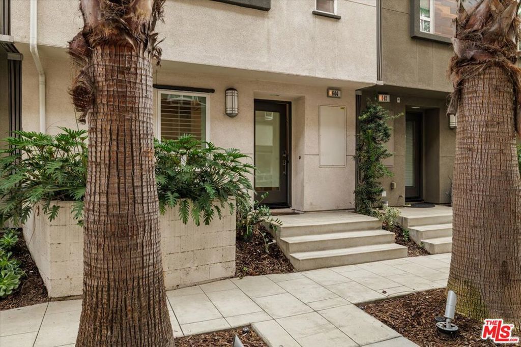 Photo of 644 N Gramercy Place, Los Angeles, CA 90004 (MLS # 25606701)