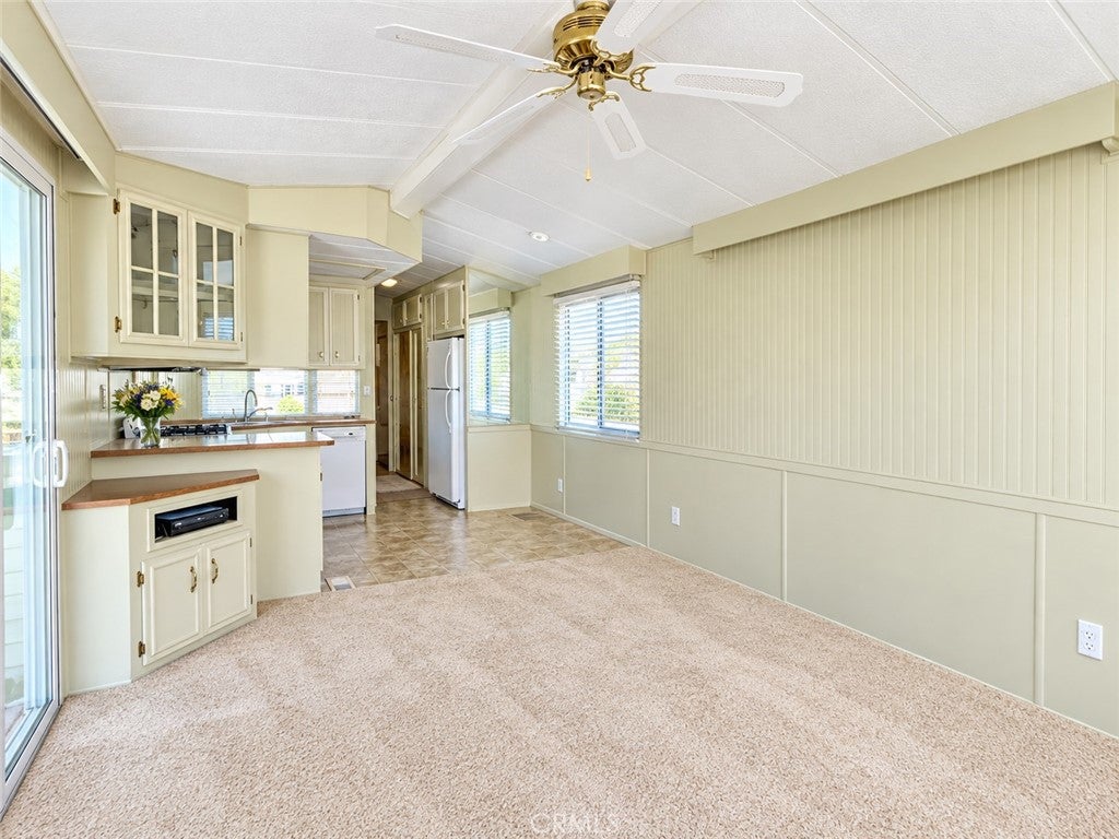 1295 S Cawston 38