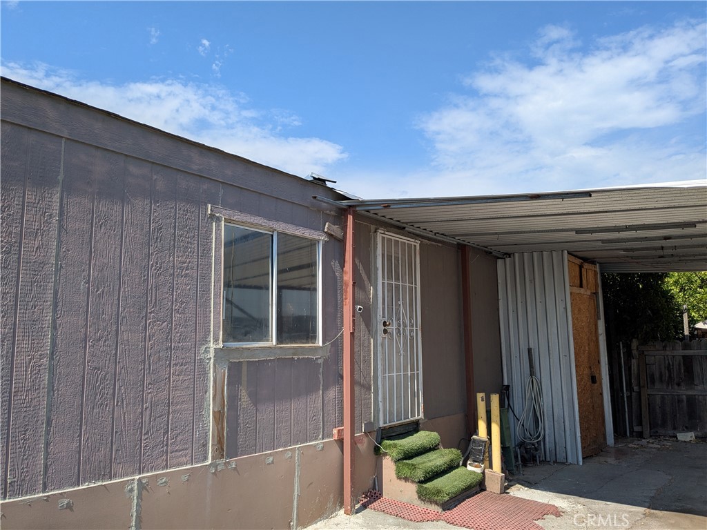 900 E Denni Street 43