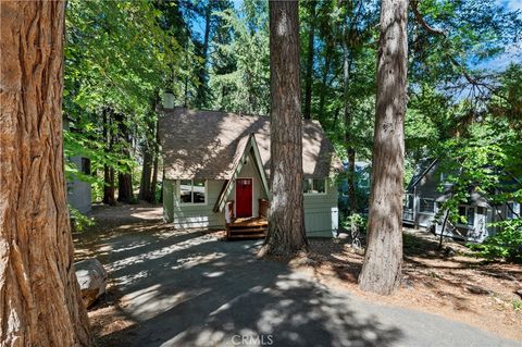 Photo of 27828 Rainbow Drive, Lake Arrowhead, CA 92352 (MLS # IG25200979)