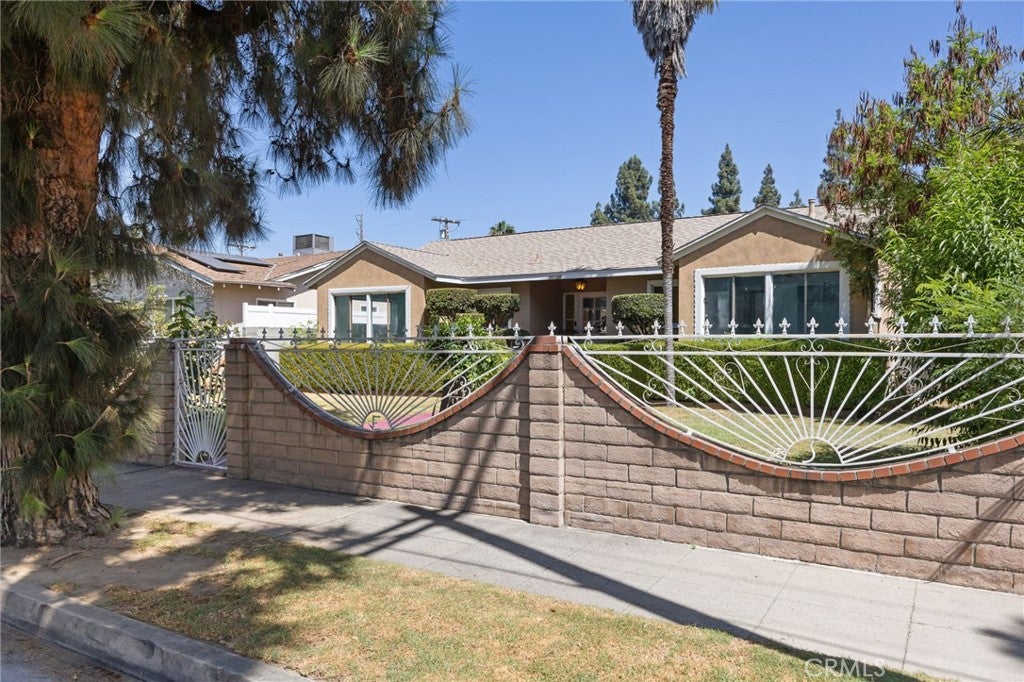 15739 Chatsworth