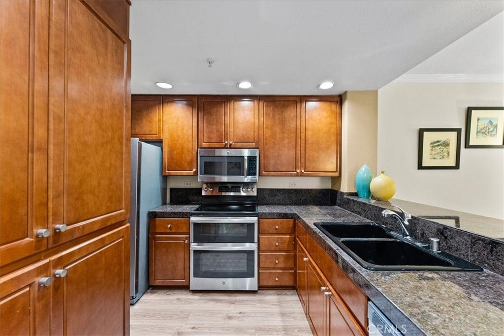 2253 Martin 207, Irvine CA 92612 - Photo 10