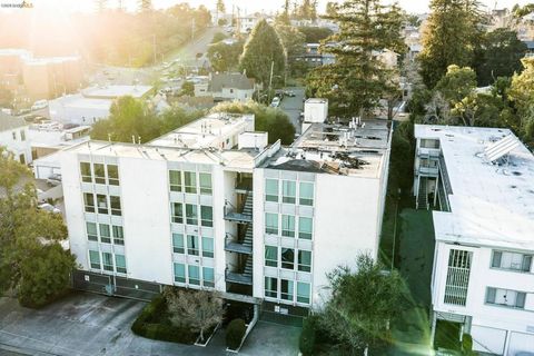 Photo of 3525 Dimond Ave, Oakland, CA 94602 (MLS # 41125456)