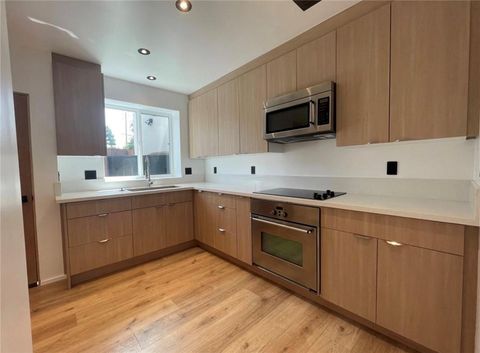 Photo of 1713 W Alameda Avenue, Burbank, CA 91506 (MLS # GD26106746)