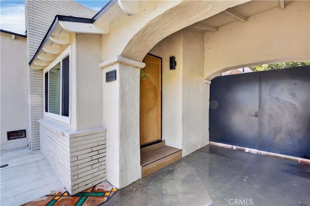 1713 W Alameda Avenue, Burbank CA 91506