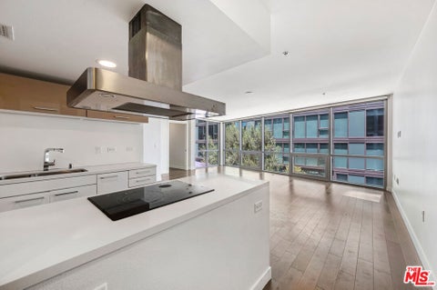 Photo of 901 S Flower Street #601, Los Angeles, CA 90015 (MLS # 26842237)