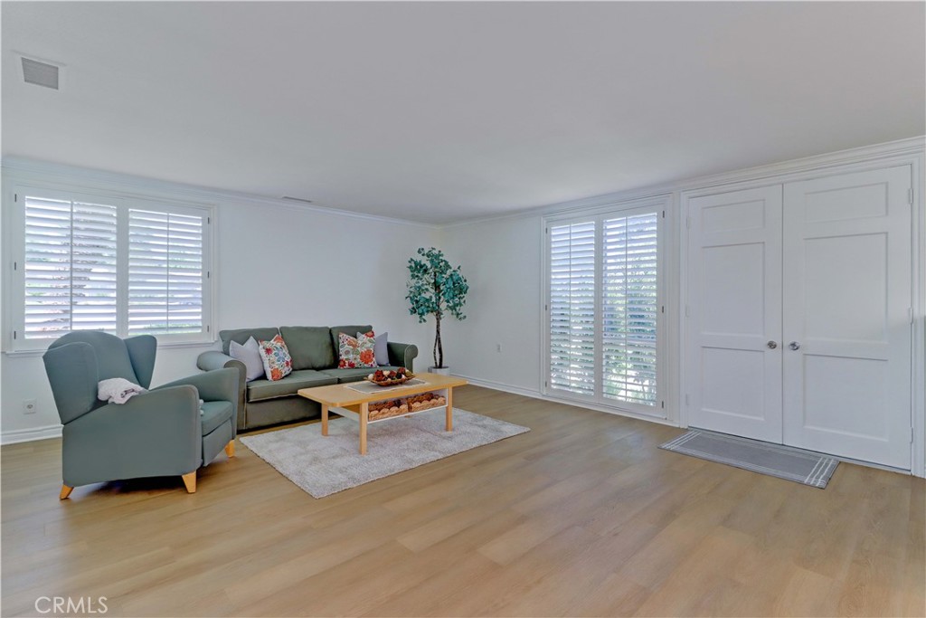 586 Avenida Majorca B