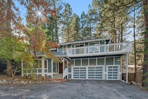 Photo of 814 Crestwood Drive, Big Bear, CA 92315 (MLS # 225005022)