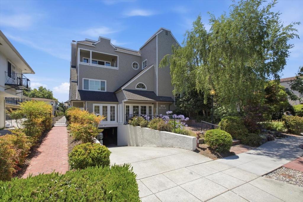 1233 Bellevue Avenue