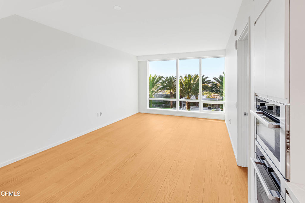 877 Francisco Street 1112