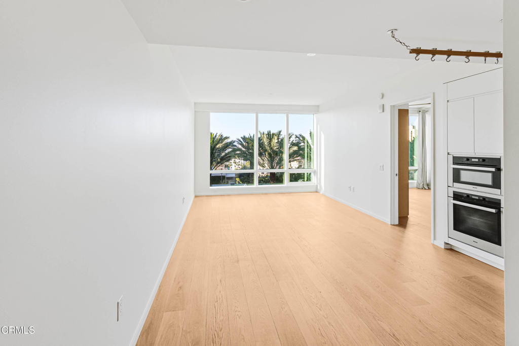 877 Francisco Street 1112