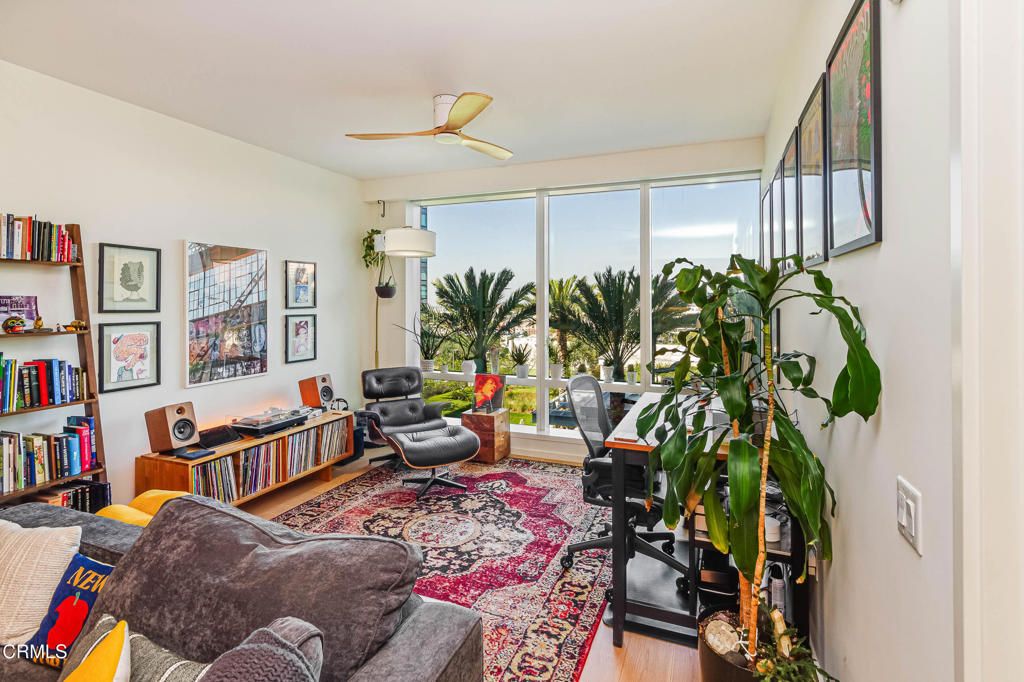 Photo of 877 Francisco Street #1112, Los Angeles, CA 90015 (MLS # P1-25840)
