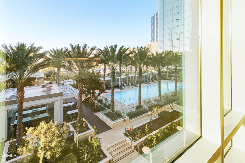 877 Francisco Street 1112