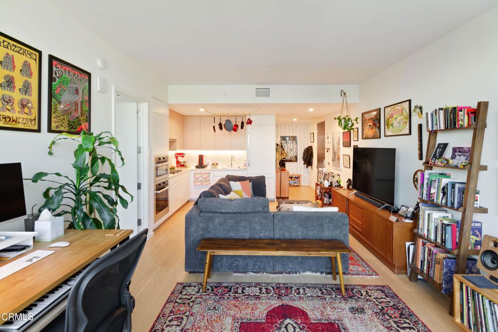 Photo of 877 Francisco Street #1112, Los Angeles, CA 90015 (MLS # P1-25840)