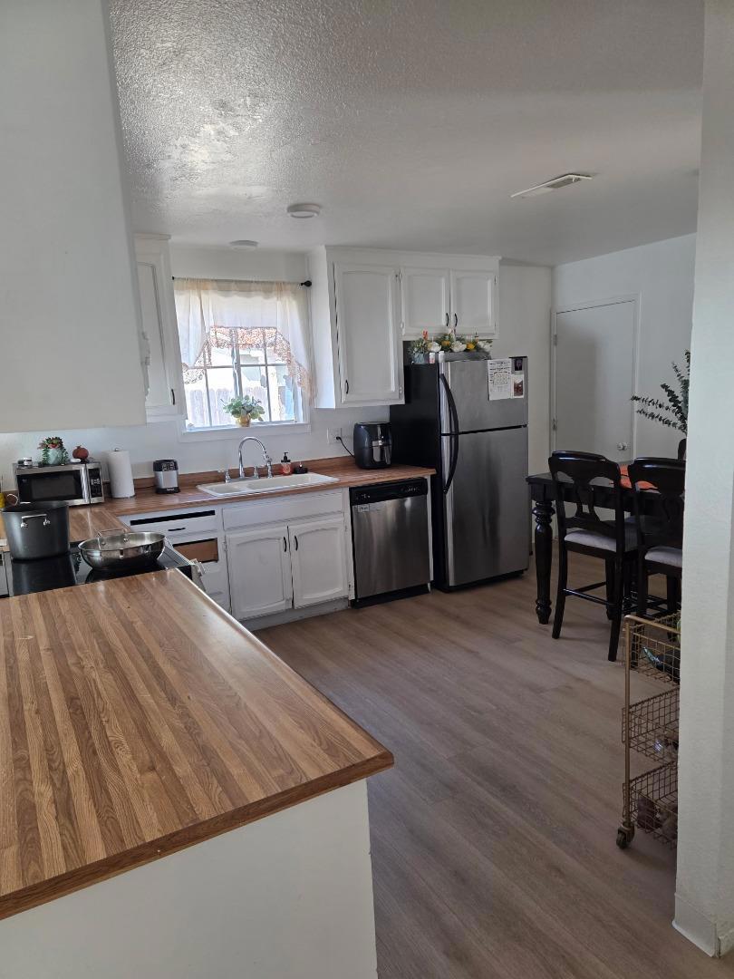 515 N Santa Monica Street