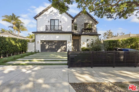 Photo of 3932 Glencoe Avenue, Culver City, CA 90291 (MLS # 26989225)