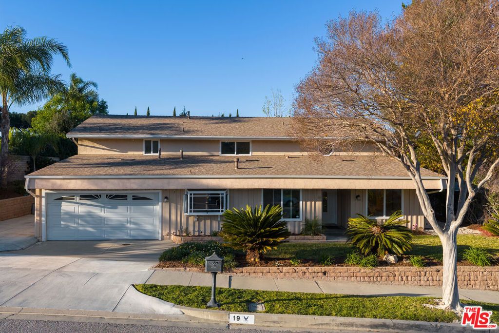 Photo of 19 La Paz Court, Simi Valley, CA 93065 (MLS # 26663507)