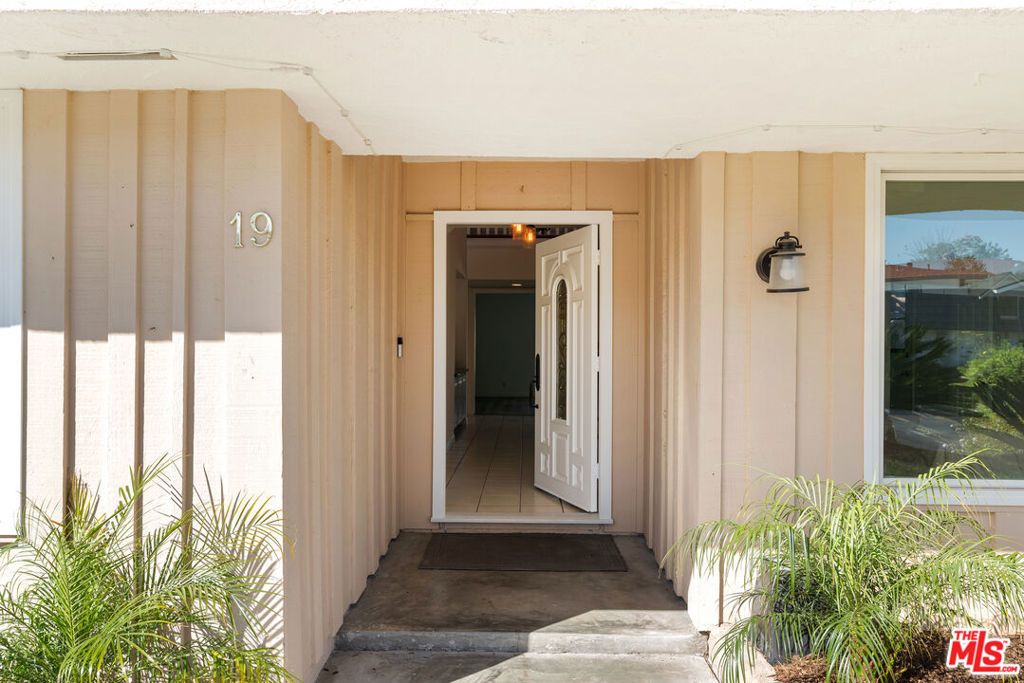 Photo of 19 La Paz Court, Simi Valley, CA 93065 (MLS # 26663507)