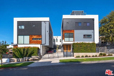 Photo of 140 S Coronado Street, Los Angeles, CA 90057 (MLS # 26105280)
