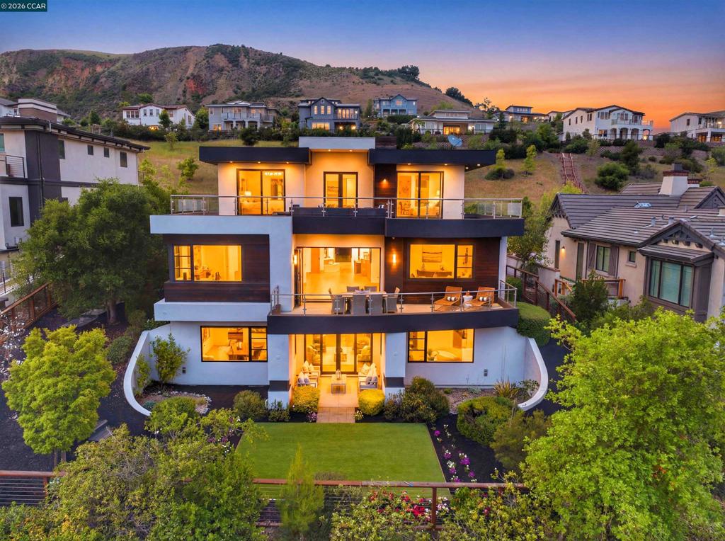 11 Bigleaf Road Rd, Orinda CA 94563