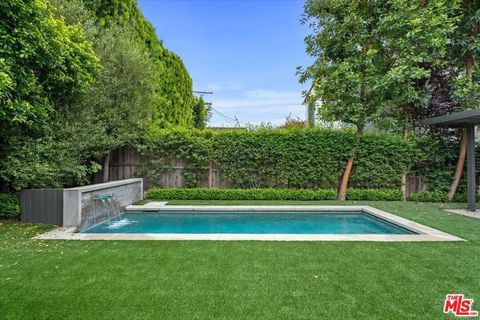 Photo of 626 N Las Palmas Avenue, Los Angeles, CA 90004 (MLS # 26831953)