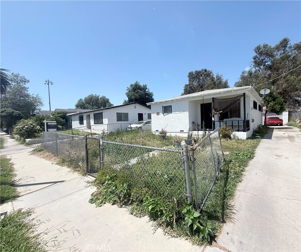 1553 E 110th