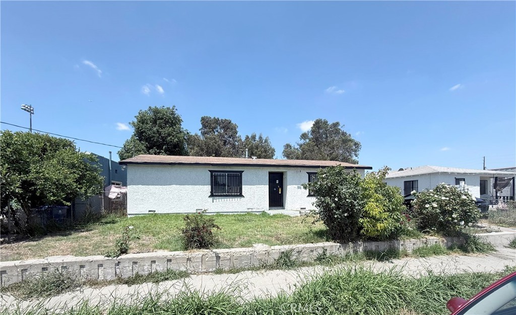 1553 E 110th