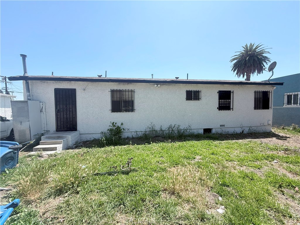 1553 E 110th