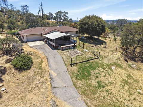 Photo of 37494 Eagle DR, Raymond, CA 93653 (MLS # FR26105962)