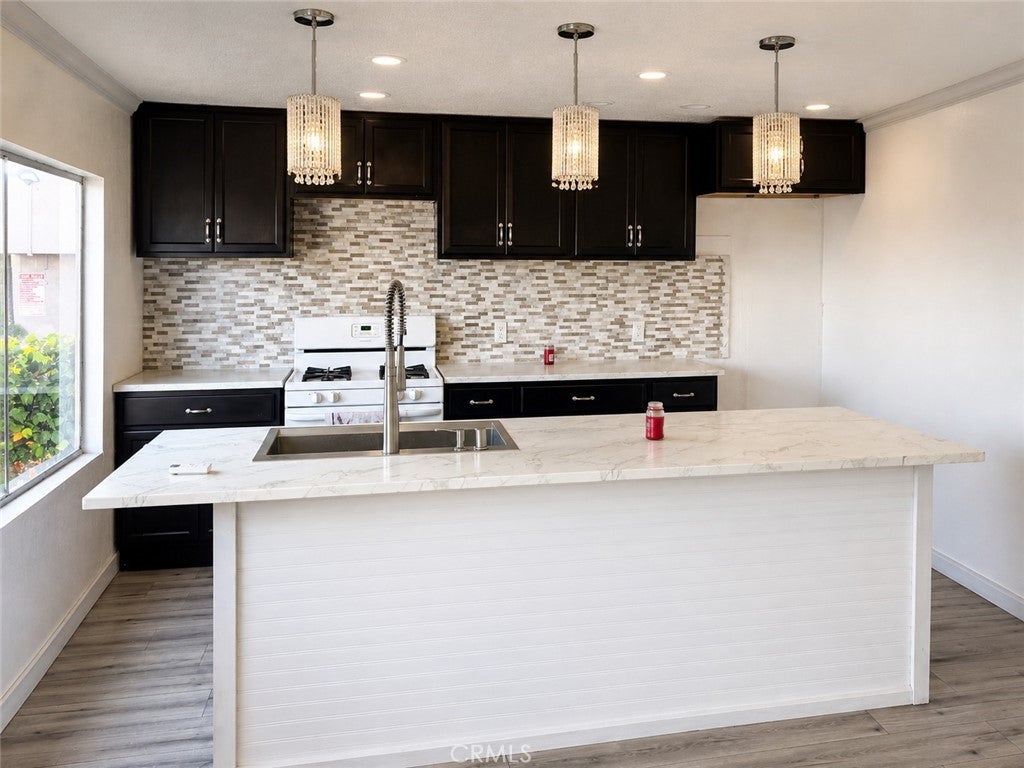 825 W La Palma 46