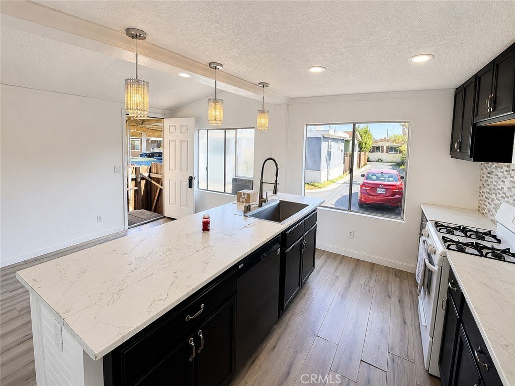 825 W La Palma 46