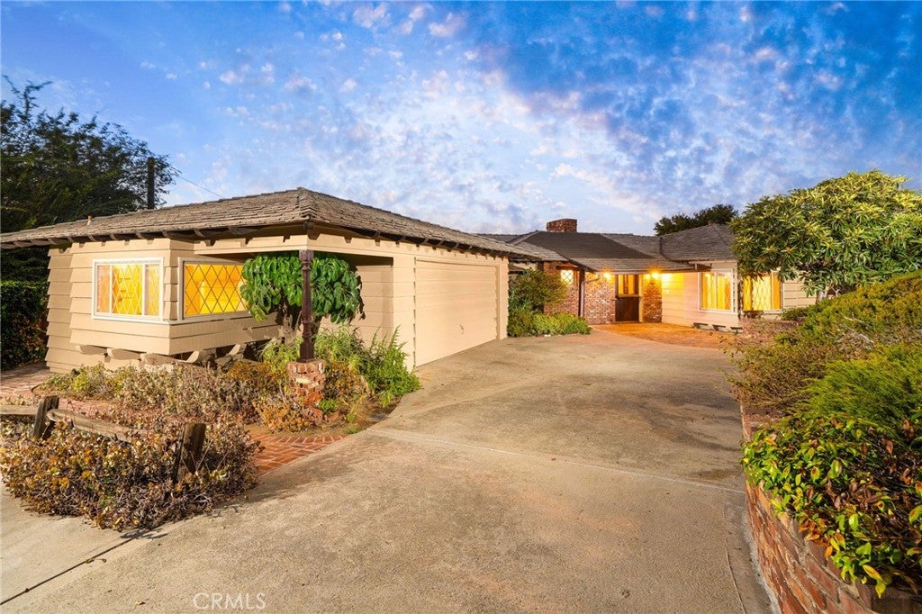 3147 E Los Cerillos Drive