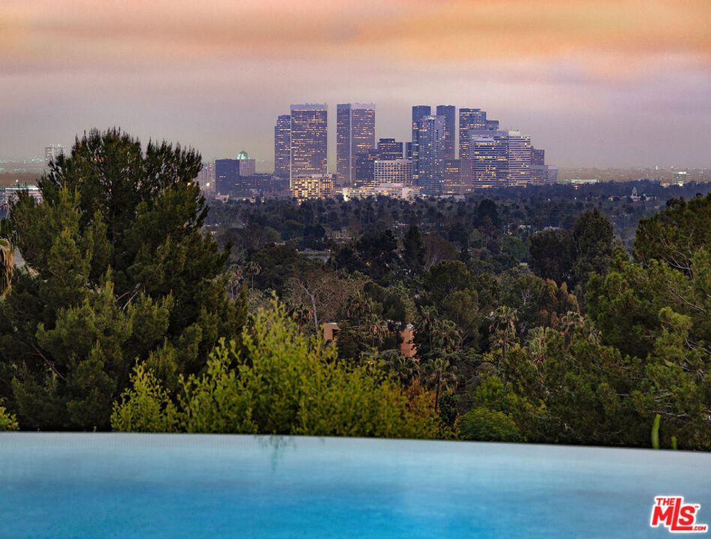 Photo of 1118 Calle Vista Drive, Beverly Hills, CA 90210 (MLS # 24392706)