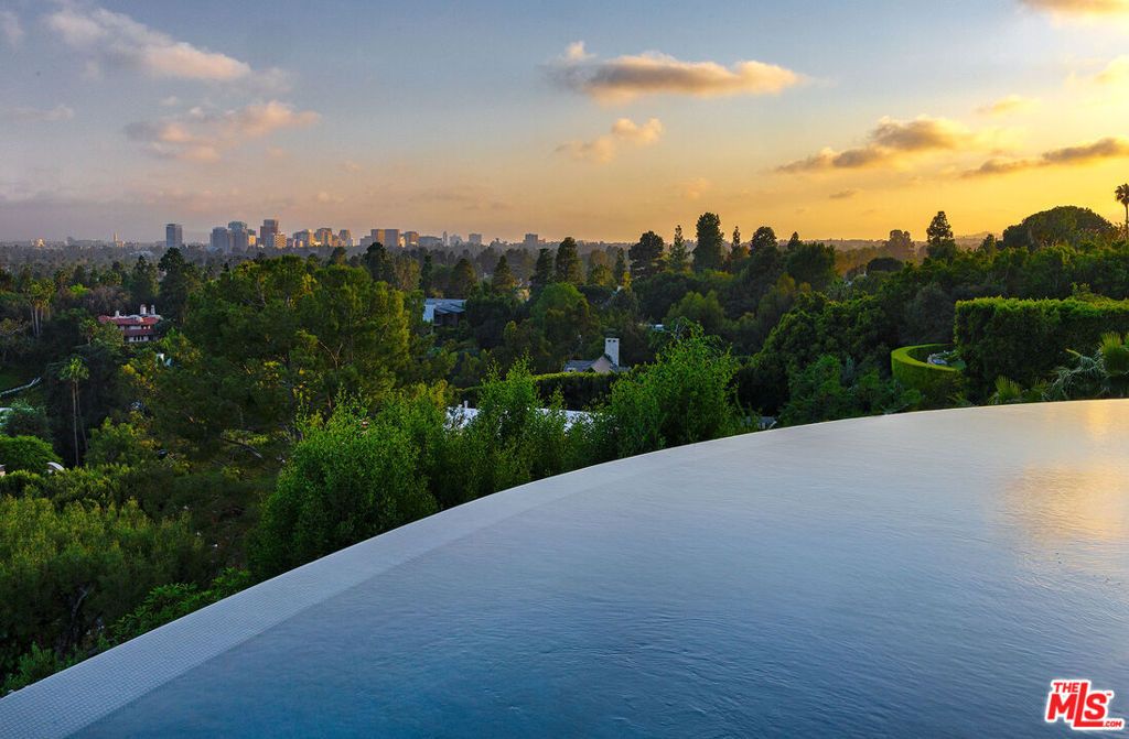 Photo of 1118 Calle Vista Drive, Beverly Hills, CA 90210 (MLS # 24392706)