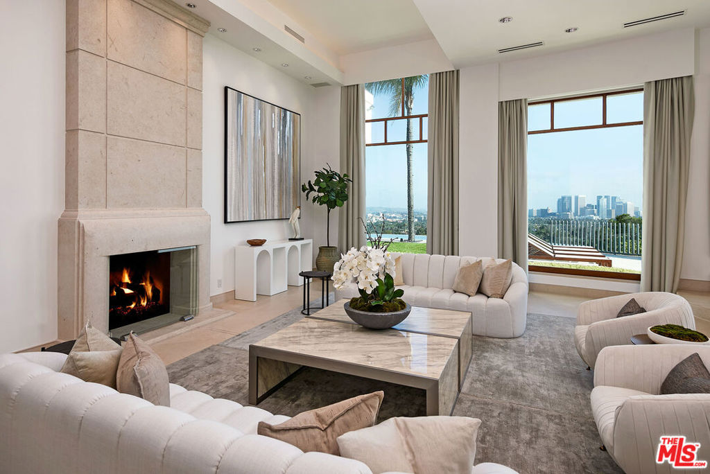 1118 Calle Vista Drive