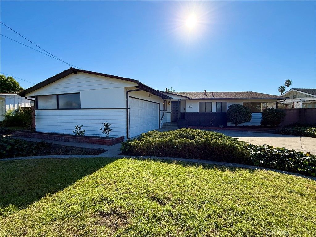 Photo of 9822 Joyzelle Dr Dr, Garden Grove, CA 92841 (MLS # OC25274562)