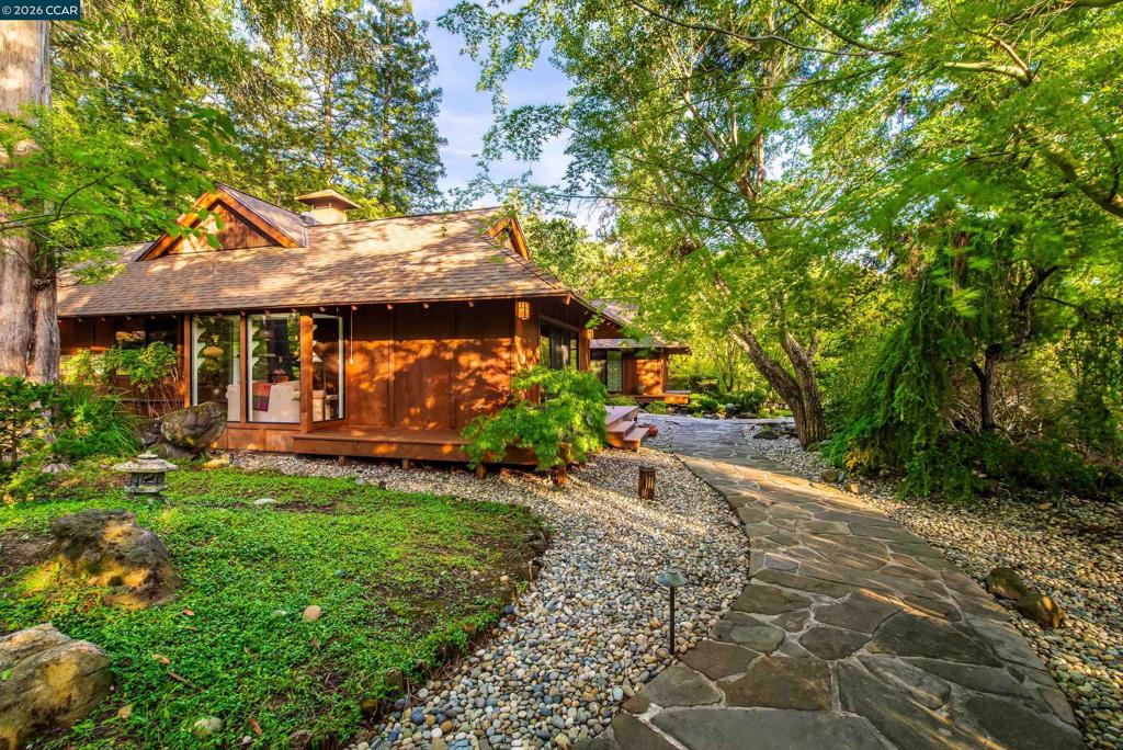 1038 Pine Ln