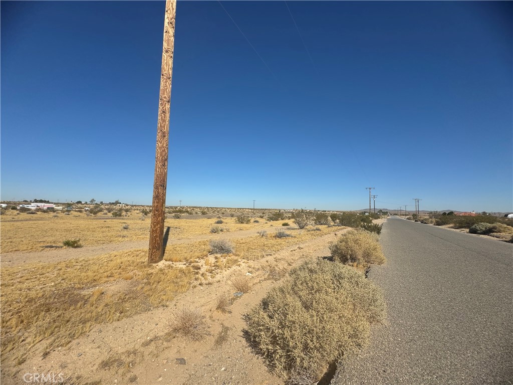 Discover this incredible opportunity to own 5 acres of land located on a paved road in the growing community of Helendale. This spacious parcel offers a great location with utilities nearby..
Enjoy the peace and quiet of the desert while being conveniently close to nearby cities such as Victorville, Adelanto, and Barstow. Close to the beautiful Silver Lakes community, which offers golf, fishing, boating, and more recreational activities.