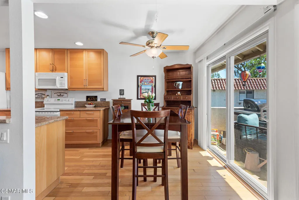 Westlake Village, California 91361, United States, 2 Bedrooms Bedrooms, ,1 BathroomBathrooms,Residential,Active,205756