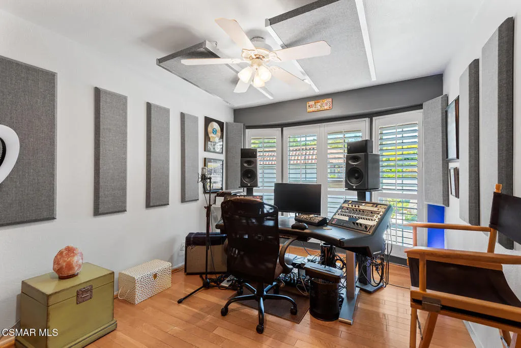 Westlake Village, California 91361, United States, 2 Bedrooms Bedrooms, ,1 BathroomBathrooms,Residential,Active,205756