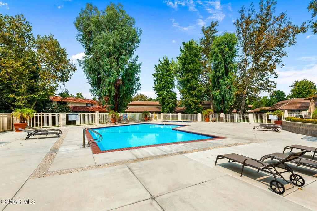 Westlake Village, California 91361, United States, 2 Bedrooms Bedrooms, ,1 BathroomBathrooms,Residential,Active,205756